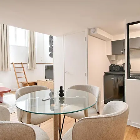 Apartmán Rare Gem Maisonette 10 Min Champs Elysees